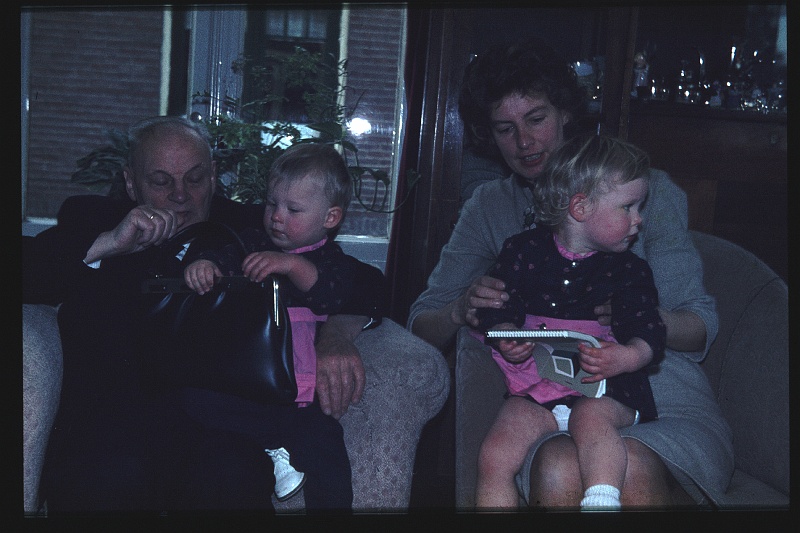 25.Driebergen jan 1965 Opa,Mama,Brigitte,Marion.JPG